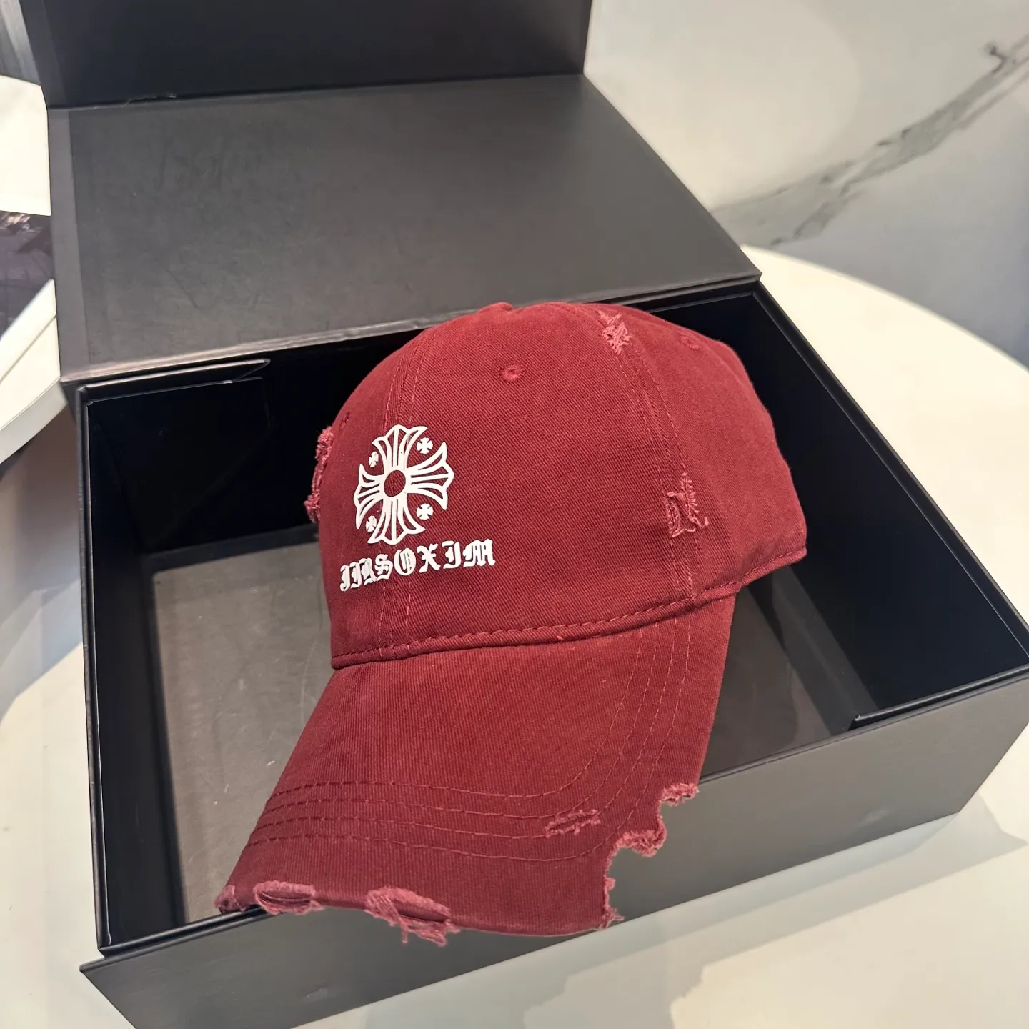 P70 Crow Heart 🆕🆕25 new baseball cap, stylish and classic cross logo, casual with a cool feeling, unisex style, same style for men and women! Very easy to match! Head circumference: 56-58cm is available